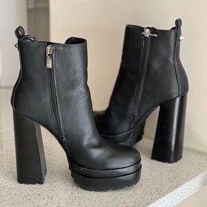 J Lo Margy ultra high heel platform ankle bootie boots chunky sexy 6.5 Chelsea